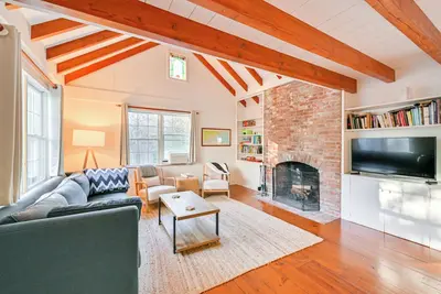 Image de Walk to Amagansett Beach: Cottage w/ Deck!