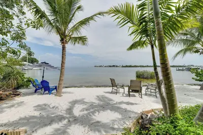 Image de Private Beach + Outdoor Oasis: Home in St Pete!