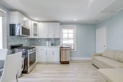 Image de 2 Blocks to Beach: Sunny Ocean Grove Apartment