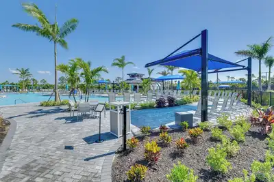 Image de Balcony + Golf Course View: Venice Condo w/ Perks!