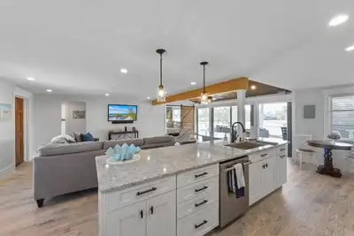 Image de Lakeview Lookout - Canal Front Cottage