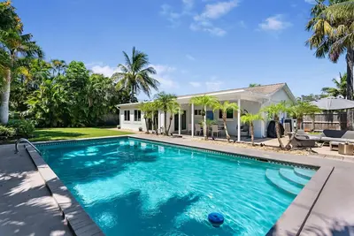 Image de Magnificent Tropical House w/ Heated Pool near the Beach- Gorgeous Backyard- 3/2