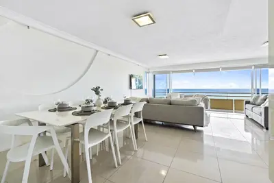 Image de Spacious 2 Bedroom Ocean View Apartment - Q Stay