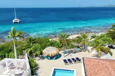 Image de Crown Ridge 12 – Oceanfront home with private pool & infant of a dive site