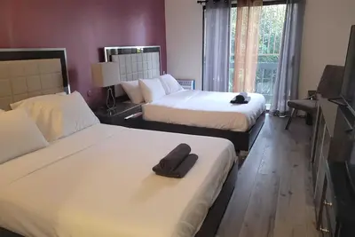 Image de Double Queen Hotel Style Unit in Beverly Hills