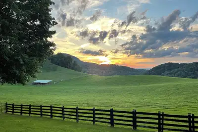 Image de Cozy 2bedroom mountain cabin on 18 acres near the Appalachian Trail