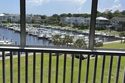 Image de Rare 3-bed Marina front condo, Spectacular views close to Waterfront restaurant