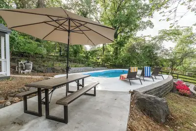 Image de Hilltop Retreat w/ Pool, Games & Sunroom
