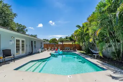 Kimpton Cove Heated pool || Gazebo