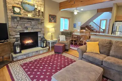Image de Our Heart's Desire- spacious 3 Br condo with hot tub in great location!