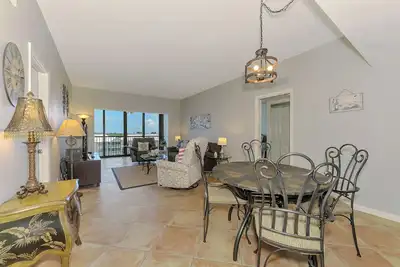 Image de 2/2 Penthouse Rental on Siesta Key!