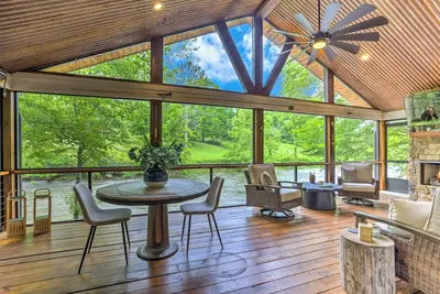 Image de Hot Tub Downtime, Fireside Sips, S'mores Galore & Nearby Activities - River Cottage of Blue Ridge