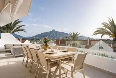 5 Br Luxury apt w Pool, garage and amazing views