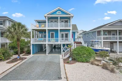 Image de \"Livin' The Dream\" 4 Bedroom, 3 Bathroom, Dunes Home w/ Pool!