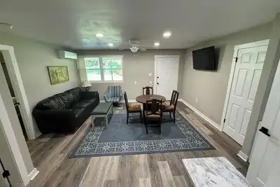 Image de Pet-Friendly 2br | Free Parking and Wi-Fi