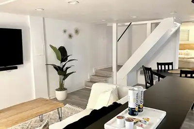 Image de Chic Basement Suite Atl - Private Entrance & Free Charge and Park