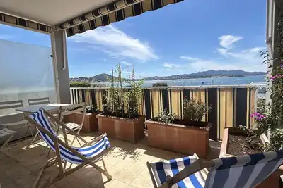 Image de Appartement climatisé bord de mer tout à pied plage et port avec terrasse vue mer pour 4