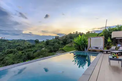Image de Country house with view of the mountains and river
