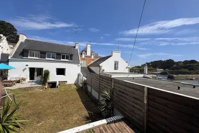 Image de Maison en plein coeur du port de Sauzon avec jardin,
