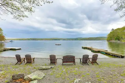 Image de 1/2 Mi to Boat Ramp: Lake Wallenpaupack Retreat!
