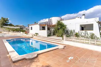 Image de Villa Caliza à Cunit avec piscine privée et grand jardin
