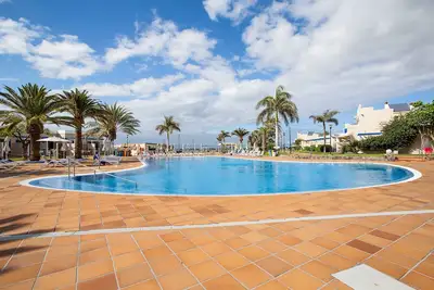 Image de Maison de vacances 'Sun and Beach Bahia Feliz' avec vue sur la mer, Wi-Fi et climatisation