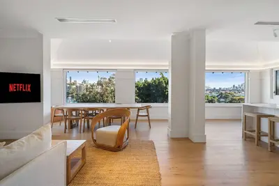 Image de 3br Entire Lvl Penthouse with Views Darling Point