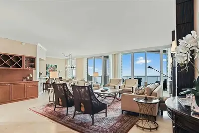 Image de Elegant 3-Bedroom Penthouse with Panoramic Ocean Views