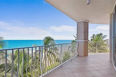 Image de Elegant 3-Bedroom, 4-Bath Condo with Expansive Living Space