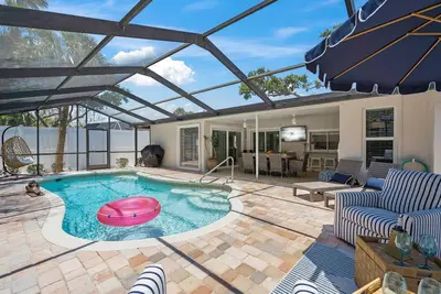 Image de Modern Coastal Retreat: 3br, Private Pool, Walk to Beach, Luxe Outdoor Dining + NordicTrack Gym