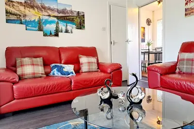 Maison confortable de 2 chambres, animaux acceptés, parking et Wi-Fi gratuits