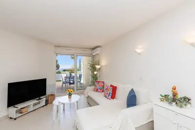 Image de Antibes les pins Appartement cosy dans résidence avec piscine