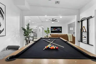 Image de The Ultimate 8br Retreat in Nlv w/ Pool Table Fun!