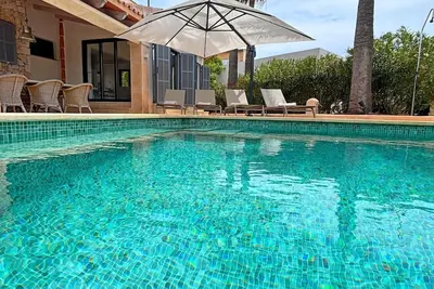 Image de New: Modern house, large pool, quiet location, close to the beach, with A/C.