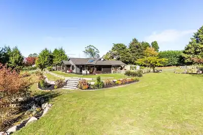 Image de Large modern house in tranquil Taupō