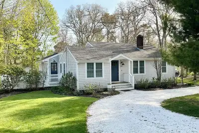 Image de Charming Vacation Rental-Pet Friendly in the Heart of Cotuit-A/C and Beach Pass-Sleeps 6