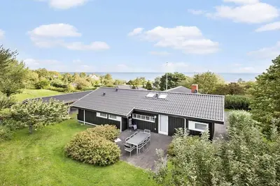 6803 Allinge - Åsbakken 20