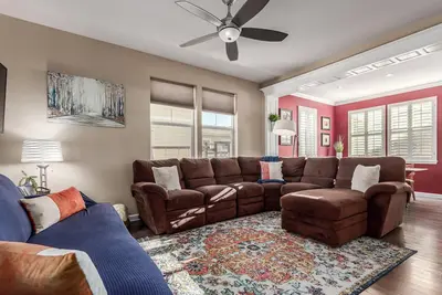 Image de Family-Friendly 3-Bedroom Haven | Den airport