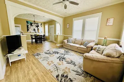 Image de Charming High Ceilings 3-bedroom house with Ac, WiFi in serene Tampa