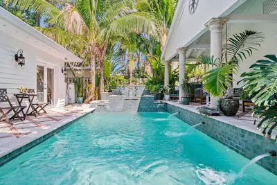 Image de Palm House - Pool, Hot Tub, Mins to Dt + Beach