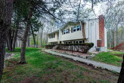 Image de Spacious 4-bedroom house with Ac, WiFi in welcoming Guilford