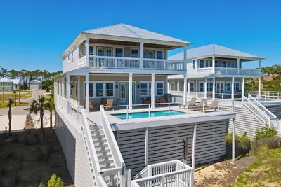 Image de Sleeps 18! Gulf front home w/elevated private pool and elevator on Cape San Blas
