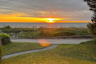 Image de Beach Front / Water Front Family Friendly Home on Allenwood Beach Wasaga