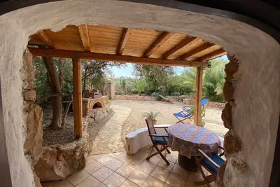 Image de Casette rustiche immerse nel verde a Lampedusa – Relax e autenticitĂ