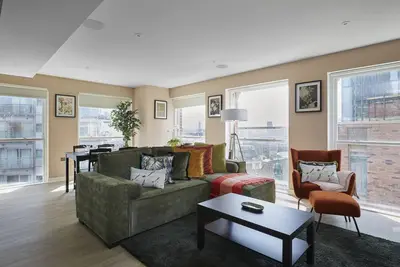 Appartement-Douche-Vue sur Rue-City View Suite