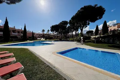 Image de Spacious 1-Bedroom Apartment with Private Rooftop & Sunny Terrace