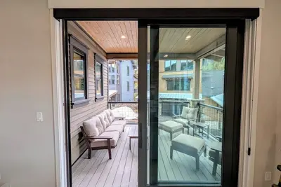Image de Upscale w/ Oâ‚‚ System, Hot Tub, Walk to Village