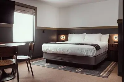 Image de Creekside Escape with Vintage Vibes Just 1 Mile from Titanic Museum