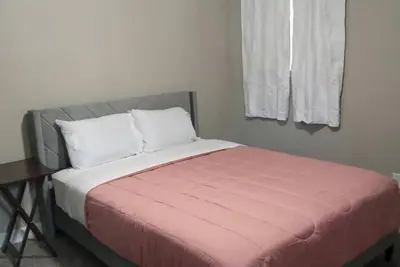 Image de Comfy Home in a Great Location!