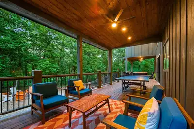 Central Location | Ping Pong, Arcade, Playset